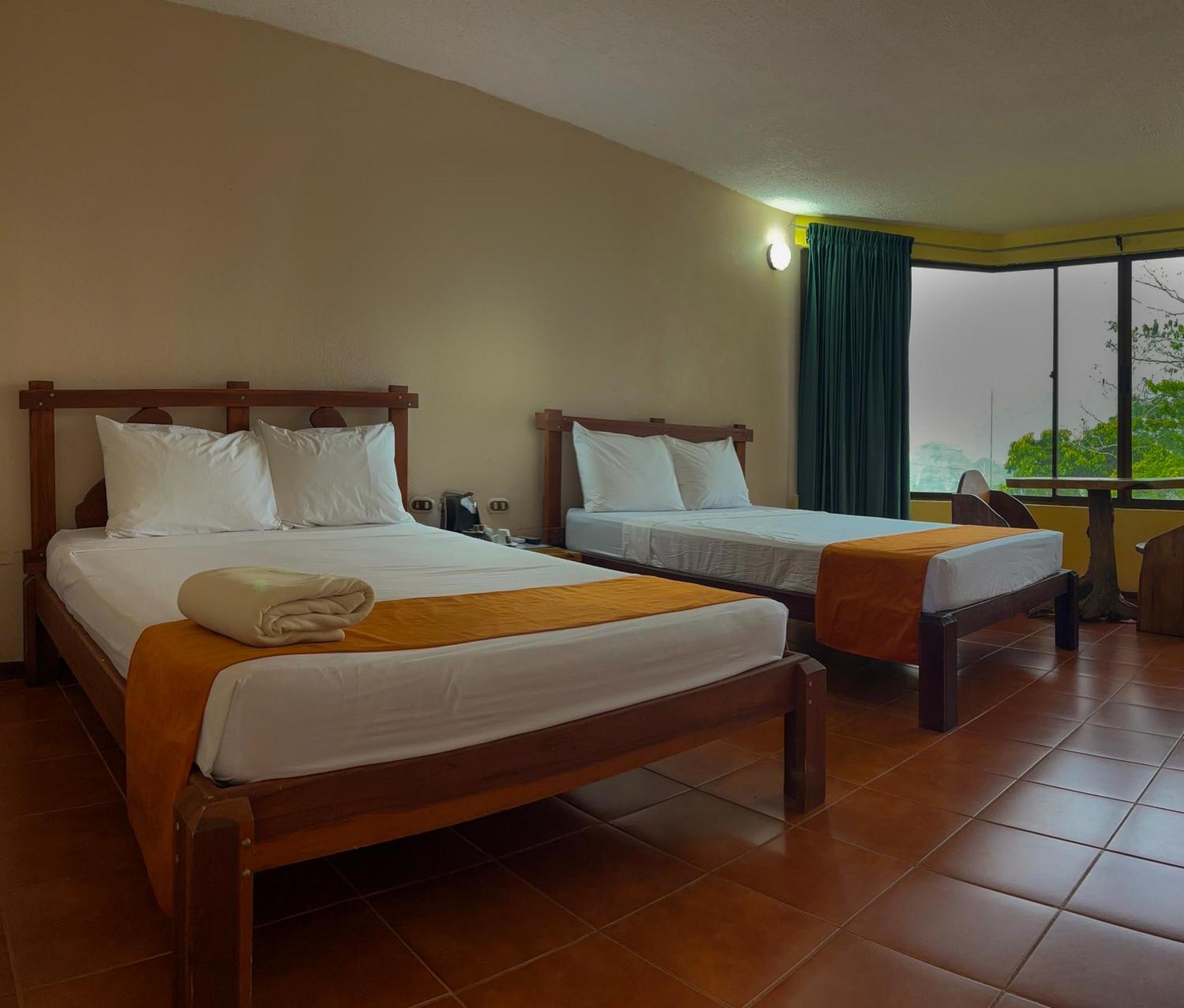 Arenal Roca Lodge & Bungalows La Fortuna Esterno foto