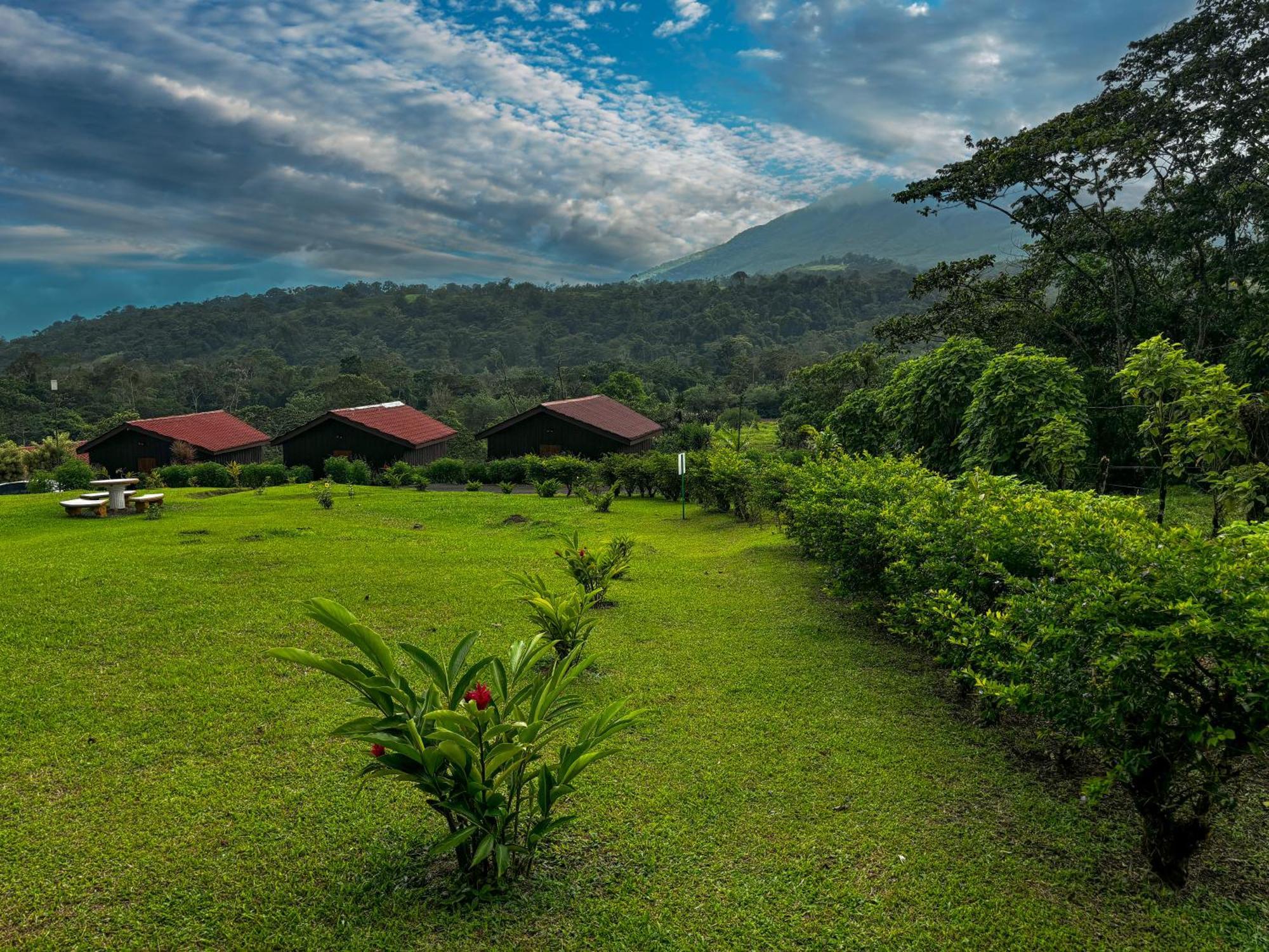 Arenal Roca Lodge & Bungalows La Fortuna Esterno foto